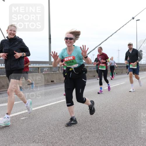03.10.2025 - Köhlbrandbrückenlauf Lena Gebhardt http://msf.ph/oto/9202713 03.10.2025 15:50:08 Position 2 8084 meine-sportfotos.de