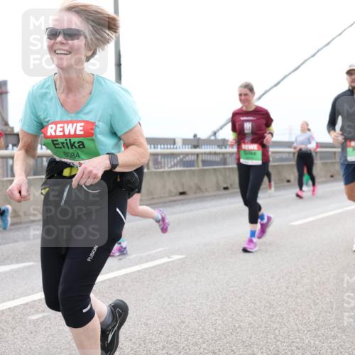 03.10.2025 - Köhlbrandbrückenlauf Lena Gebhardt http://msf.ph/oto/9202714 03.10.2025 15:50:08 Position 2 8084 meine-sportfotos.de