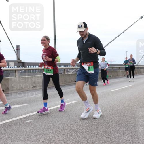 03.10.2025 - Köhlbrandbrückenlauf Lena Gebhardt http://msf.ph/oto/9202719 03.10.2025 15:50:09 Position 2 7786, 8853 meine-sportfotos.de