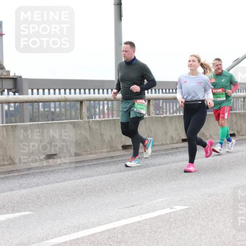 03.10.2025 - Köhlbrandbrückenlauf Lena Gebhardt http://msf.ph/oto/9202723 03.10.2025 15:50:10 Position 2 91, 9066 meine-sportfotos.de