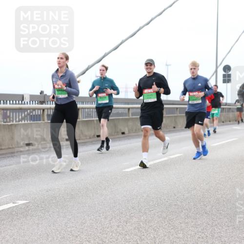 03.10.2025 - Köhlbrandbrückenlauf Lena Gebhardt http://msf.ph/oto/9202729 03.10.2025 15:50:11 Position 2 7913, 9735 meine-sportfotos.de