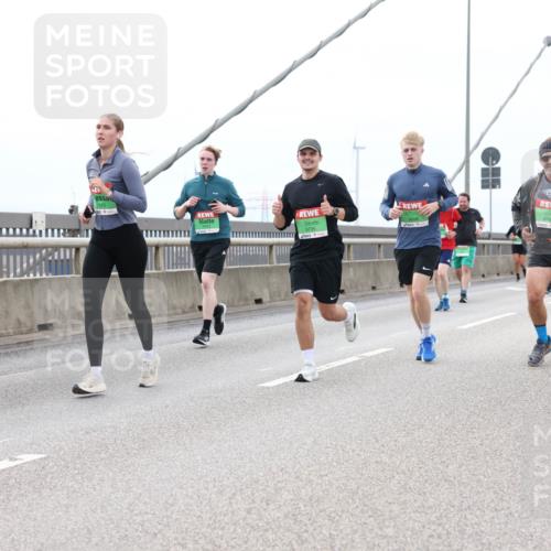 03.10.2025 - Köhlbrandbrückenlauf Lena Gebhardt http://msf.ph/oto/9202730 03.10.2025 15:50:11 Position 2 7913, 9735, 9745, 9708 meine-sportfotos.de