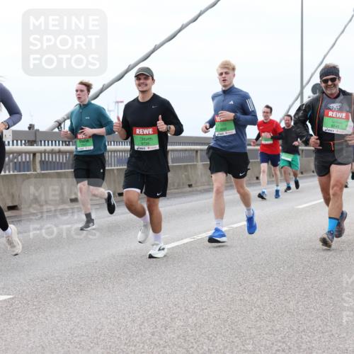 03.10.2025 - Köhlbrandbrückenlauf Lena Gebhardt http://msf.ph/oto/9202731 03.10.2025 15:50:12 Position 2 7913, 9735, 9698, 9745, 9708 meine-sportfotos.de