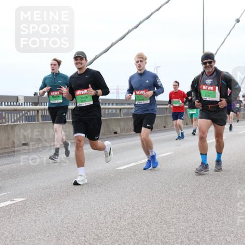 03.10.2025 - Köhlbrandbrückenlauf Lena Gebhardt http://msf.ph/oto/9202732 03.10.2025 15:50:12 Position 2 7913, 7503, 9735, 9745, 9708 meine-sportfotos.de