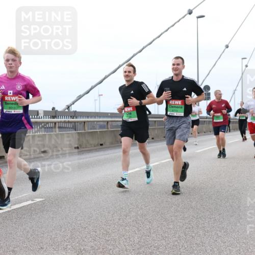 03.10.2025 - Köhlbrandbrückenlauf Lena Gebhardt http://msf.ph/oto/9202757 03.10.2025 15:50:17 Position 2 8841, 8513, 774, 8772 meine-sportfotos.de
