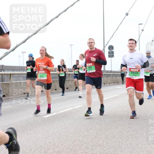 03.10.2025 - Köhlbrandbrückenlauf Lena Gebhardt http://msf.ph/oto/9202763 03.10.2025 15:50:18 Position 2 8772, 9727, 8775, 8773, 2025, 4 meine-sportfotos.de