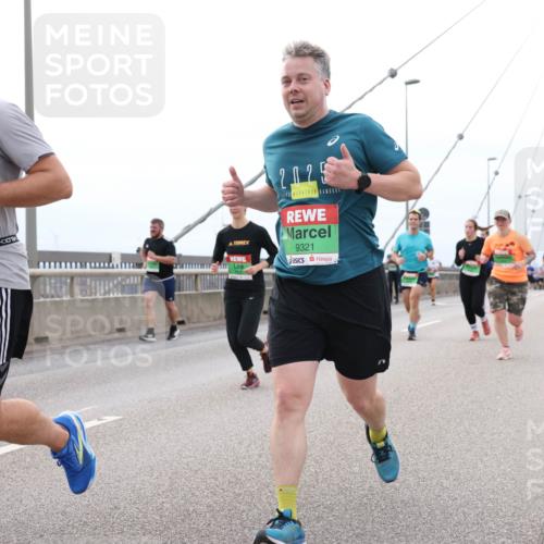 03.10.2025 - Köhlbrandbrückenlauf Lena Gebhardt http://msf.ph/oto/9202780 03.10.2025 15:50:22 Position 2 2025, 9321 meine-sportfotos.de