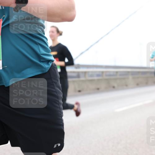 03.10.2025 - Köhlbrandbrückenlauf Lena Gebhardt http://msf.ph/oto/9202781 03.10.2025 15:50:23 Position 2 9321 meine-sportfotos.de