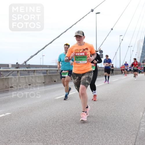 03.10.2025 - Köhlbrandbrückenlauf Lena Gebhardt http://msf.ph/oto/9202784 03.10.2025 15:50:24 Position 2 7692 meine-sportfotos.de