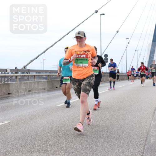 03.10.2025 - Köhlbrandbrückenlauf Lena Gebhardt http://msf.ph/oto/9202785 03.10.2025 15:50:24 Position 2 7692 meine-sportfotos.de