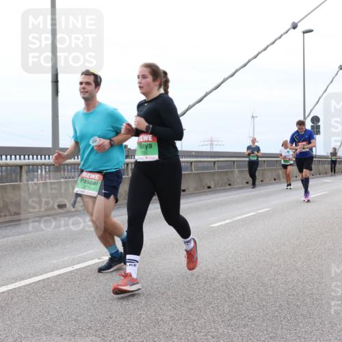 03.10.2025 - Köhlbrandbrückenlauf Lena Gebhardt http://msf.ph/oto/9202790 03.10.2025 15:50:25 Position 2 8771, 62 meine-sportfotos.de