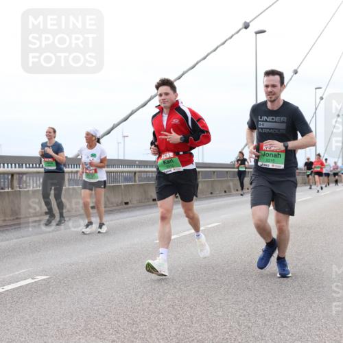 03.10.2025 - Köhlbrandbrückenlauf Lena Gebhardt http://msf.ph/oto/9202801 03.10.2025 15:50:29 Position 2 9315, 9316 meine-sportfotos.de