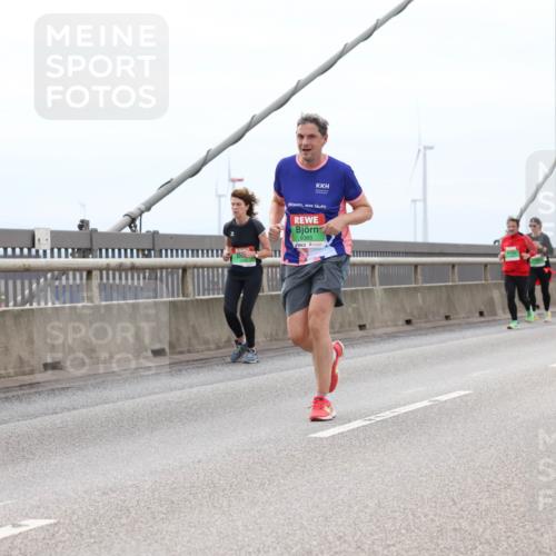 03.10.2025 - Köhlbrandbrückenlauf Lena Gebhardt http://msf.ph/oto/9202808 03.10.2025 15:50:32 Position 2 91, 9383 meine-sportfotos.de