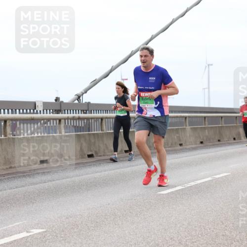 03.10.2025 - Köhlbrandbrückenlauf Lena Gebhardt http://msf.ph/oto/9202810 03.10.2025 15:50:33 Position 2 9383 meine-sportfotos.de