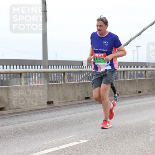 03.10.2025 - Köhlbrandbrückenlauf Lena Gebhardt http://msf.ph/oto/9202811 03.10.2025 15:50:33 Position 2 9383 meine-sportfotos.de