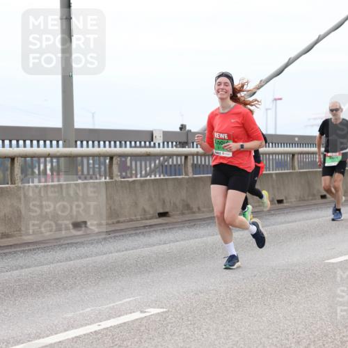 03.10.2025 - Köhlbrandbrückenlauf Lena Gebhardt http://msf.ph/oto/9202813 03.10.2025 15:50:37 Position 2 9116 meine-sportfotos.de