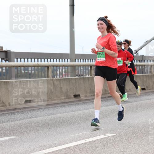 03.10.2025 - Köhlbrandbrückenlauf Lena Gebhardt http://msf.ph/oto/9202817 03.10.2025 15:50:37 Position 2 9116, 200 meine-sportfotos.de