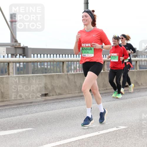 03.10.2025 - Köhlbrandbrückenlauf Lena Gebhardt http://msf.ph/oto/9202818 03.10.2025 15:50:38 Position 2 9116 meine-sportfotos.de