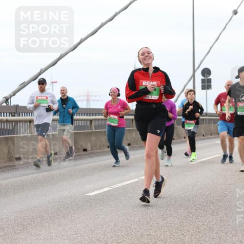 03.10.2025 - Köhlbrandbrückenlauf Lena Gebhardt http://msf.ph/oto/9202823 03.10.2025 15:50:40 Position 2 8409 meine-sportfotos.de