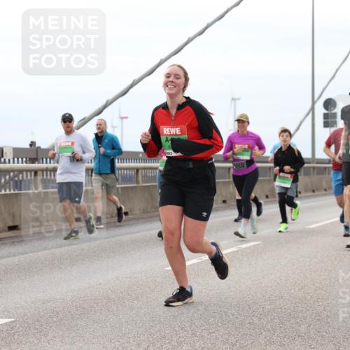 03.10.2025 - Köhlbrandbrückenlauf Lena Gebhardt http://msf.ph/oto/9202825 03.10.2025 15:50:41 Position 2  meine-sportfotos.de
