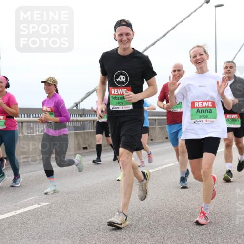 03.10.2025 - Köhlbrandbrückenlauf Lena Gebhardt http://msf.ph/oto/9202829 03.10.2025 15:50:43 Position 2 7264, 8409, 7717, 8408, 9459 meine-sportfotos.de