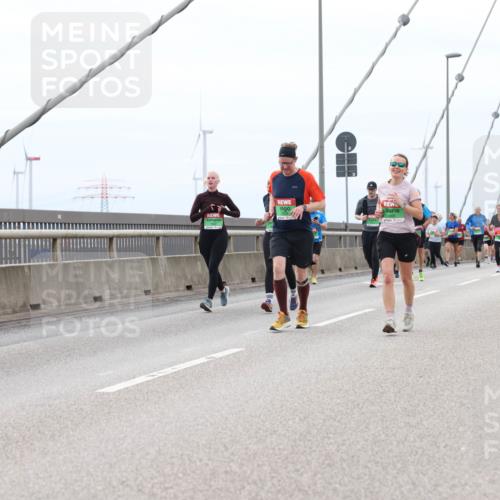 03.10.2025 - Köhlbrandbrückenlauf Lena Gebhardt http://msf.ph/oto/9202839 03.10.2025 15:50:46 Position 2  meine-sportfotos.de
