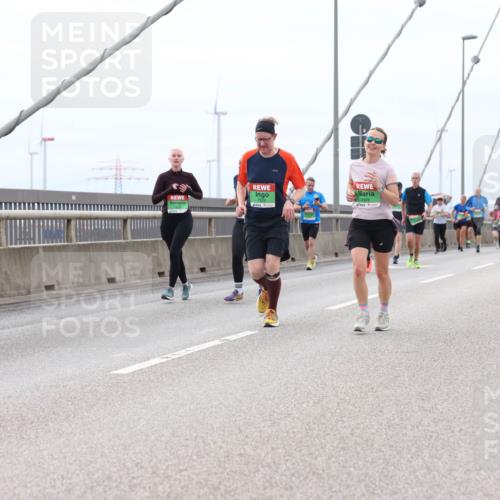 03.10.2025 - Köhlbrandbrückenlauf Lena Gebhardt http://msf.ph/oto/9202841 03.10.2025 15:50:47 Position 2 8928 meine-sportfotos.de