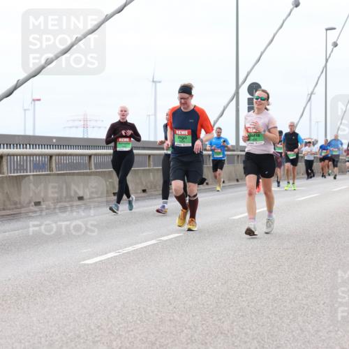03.10.2025 - Köhlbrandbrückenlauf Lena Gebhardt http://msf.ph/oto/9202842 03.10.2025 15:50:47 Position 2  meine-sportfotos.de
