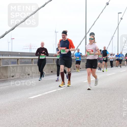 03.10.2025 - Köhlbrandbrückenlauf Lena Gebhardt http://msf.ph/oto/9202844 03.10.2025 15:50:47 Position 2  meine-sportfotos.de