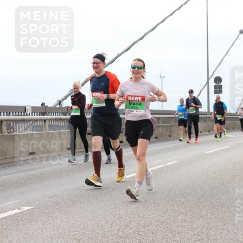 03.10.2025 - Köhlbrandbrückenlauf Lena Gebhardt http://msf.ph/oto/9202845 03.10.2025 15:50:49 Position 2 8928 meine-sportfotos.de