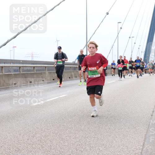 03.10.2025 - Köhlbrandbrückenlauf Lena Gebhardt http://msf.ph/oto/9202849 03.10.2025 15:50:50 Position 2 7458, 8256 meine-sportfotos.de