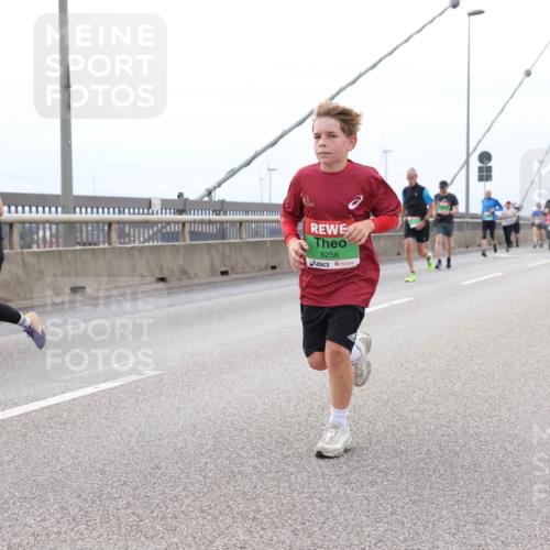 03.10.2025 - Köhlbrandbrückenlauf Lena Gebhardt http://msf.ph/oto/9202854 03.10.2025 15:50:51 Position 2 8256 meine-sportfotos.de
