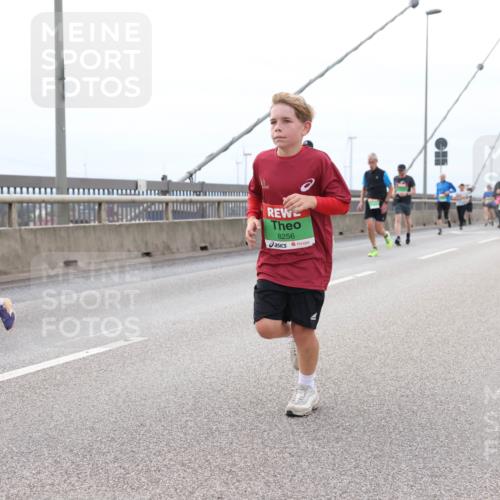 03.10.2025 - Köhlbrandbrückenlauf Lena Gebhardt http://msf.ph/oto/9202855 03.10.2025 15:50:51 Position 2 8256 meine-sportfotos.de