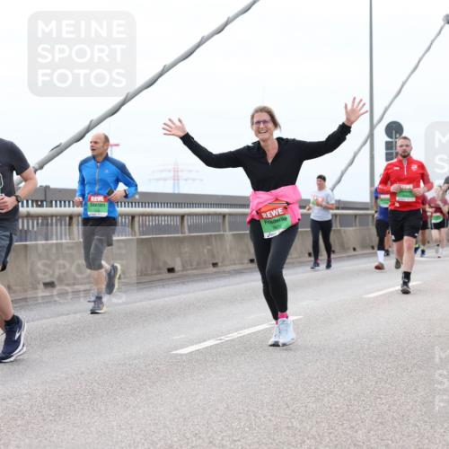 03.10.2025 - Köhlbrandbrückenlauf Lena Gebhardt http://msf.ph/oto/9202864 03.10.2025 15:50:55 Position 2 7989, 7635 meine-sportfotos.de