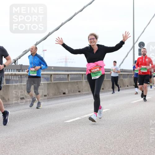 03.10.2025 - Köhlbrandbrückenlauf Lena Gebhardt http://msf.ph/oto/9202866 03.10.2025 15:50:55 Position 2 7989, 7635 meine-sportfotos.de