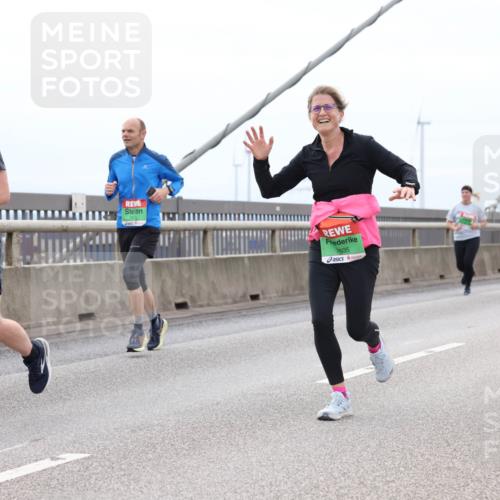 03.10.2025 - Köhlbrandbrückenlauf Lena Gebhardt http://msf.ph/oto/9202867 03.10.2025 15:50:55 Position 2 7989, 7635 meine-sportfotos.de