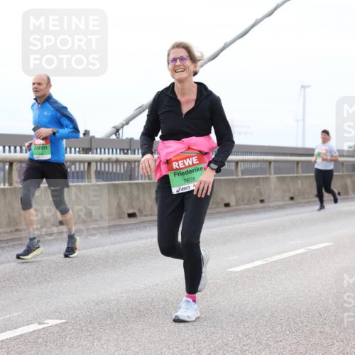 03.10.2025 - Köhlbrandbrückenlauf Lena Gebhardt http://msf.ph/oto/9202869 03.10.2025 15:50:56 Position 2 9, 7635 meine-sportfotos.de