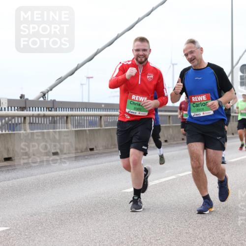 03.10.2025 - Köhlbrandbrückenlauf Lena Gebhardt http://msf.ph/oto/9202875 03.10.2025 15:50:58 Position 2 10, 8909, 8908 meine-sportfotos.de