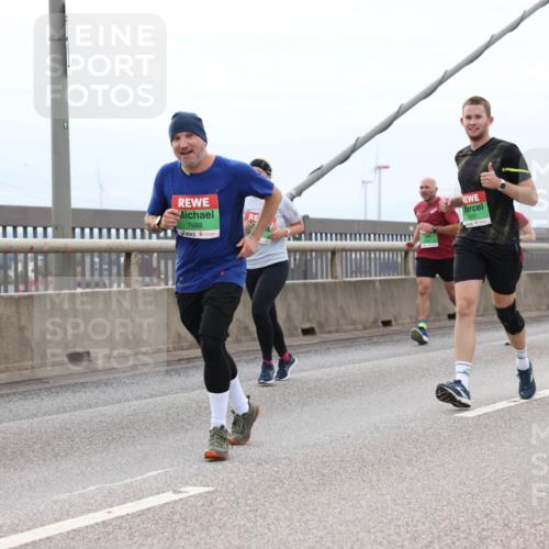 03.10.2025 - Köhlbrandbrückenlauf Lena Gebhardt http://msf.ph/oto/9202881 03.10.2025 15:51:00 Position 2 91, 7688, 1205, 9203 meine-sportfotos.de