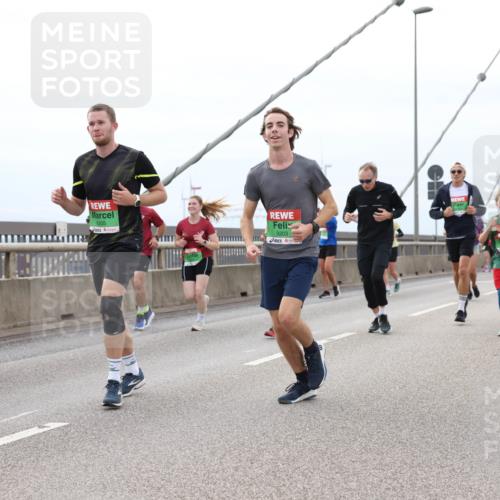 03.10.2025 - Köhlbrandbrückenlauf Lena Gebhardt http://msf.ph/oto/9202885 03.10.2025 15:51:01 Position 2 9205, 9203 meine-sportfotos.de