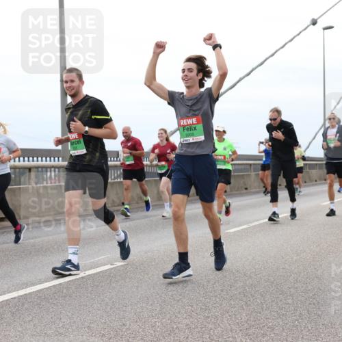 03.10.2025 - Köhlbrandbrückenlauf Lena Gebhardt http://msf.ph/oto/9202887 03.10.2025 15:51:01 Position 2 9203 meine-sportfotos.de