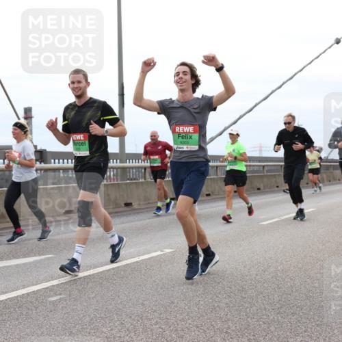 03.10.2025 - Köhlbrandbrückenlauf Lena Gebhardt http://msf.ph/oto/9202888 03.10.2025 15:51:01 Position 2 205, 9203 meine-sportfotos.de