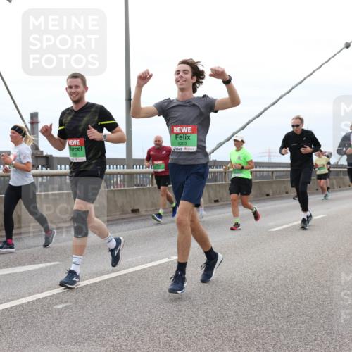 03.10.2025 - Köhlbrandbrückenlauf Lena Gebhardt http://msf.ph/oto/9202889 03.10.2025 15:51:02 Position 2 9203 meine-sportfotos.de