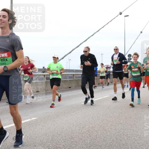03.10.2025 - Köhlbrandbrückenlauf Lena Gebhardt http://msf.ph/oto/9202890 03.10.2025 15:51:02 Position 2 9203 meine-sportfotos.de