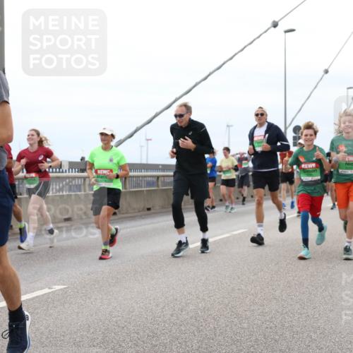03.10.2025 - Köhlbrandbrückenlauf Lena Gebhardt http://msf.ph/oto/9202891 03.10.2025 15:51:02 Position 2 9203 meine-sportfotos.de