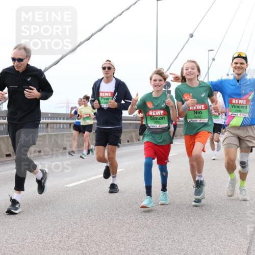 03.10.2025 - Köhlbrandbrückenlauf Lena Gebhardt http://msf.ph/oto/9202892 03.10.2025 15:51:02 Position 2 9359, 9293, 9292, 7292 meine-sportfotos.de