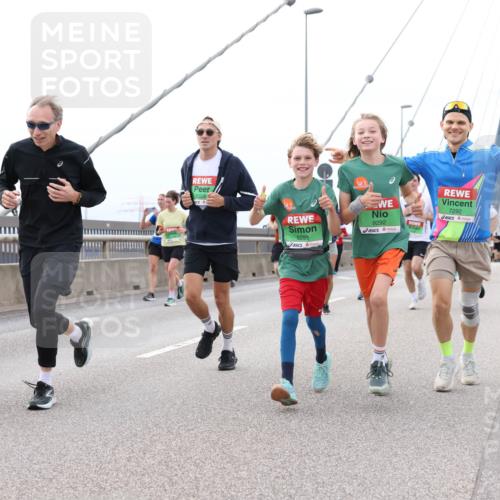 03.10.2025 - Köhlbrandbrückenlauf Lena Gebhardt http://msf.ph/oto/9202893 03.10.2025 15:51:03 Position 2 514, 9359, 9292, 9293, 7292 meine-sportfotos.de