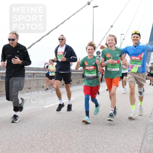 03.10.2025 - Köhlbrandbrückenlauf Lena Gebhardt http://msf.ph/oto/9202894 03.10.2025 15:51:03 Position 2 9614, 9359, 9293, 9292, 7292 meine-sportfotos.de