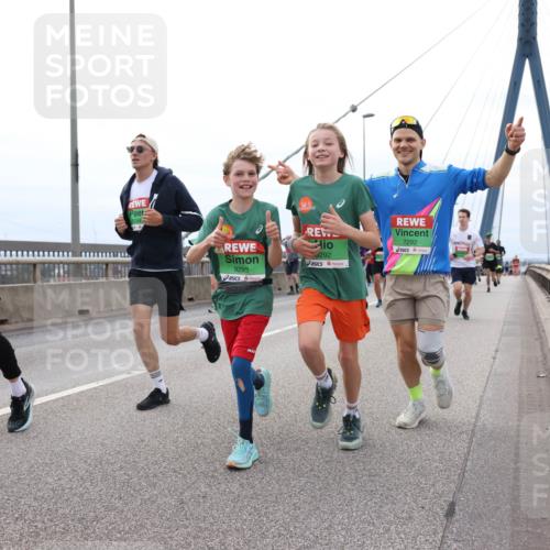 03.10.2025 - Köhlbrandbrückenlauf Lena Gebhardt http://msf.ph/oto/9202900 03.10.2025 15:51:04 Position 2 9293, 292, 7292 meine-sportfotos.de