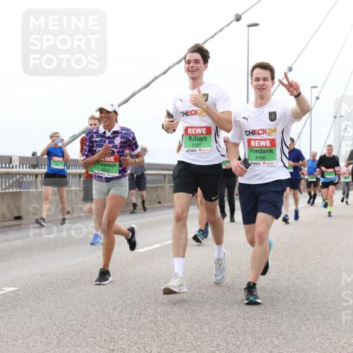 03.10.2025 - Köhlbrandbrückenlauf Lena Gebhardt http://msf.ph/oto/9202906 03.10.2025 15:51:05 Position 2 9642, 24, 9167, 24, 9166 meine-sportfotos.de